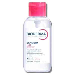 The Bioderma Sensibio H2O is a cult-favorite micellar water for sensitive skin, designed to gently cleanse, remove makeup, and soothe the skin in a single step. Specifically developed for reactive and intolerant skin, it eliminates impurities while preserving the skin’s natural balance. Moreover, thanks to its advanced micellar technology, it captures dirt, pollution particles, and makeup without disrupting the protective skin barrier. As a result, the skin feels clean, fresh, and comfortable after every use.