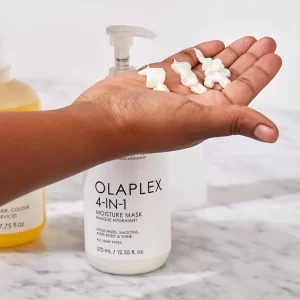Olaplex 4-in-1 is a highly repairing mask indicated for professional use. Thus with numerous benefits, it not only intensely nourishes but also provides hydration, shine and softness. In addition, perfectly suited to all hair types, it adds body and volume. As a result, it makes every strand unique and extremely strong. 370ml 12.55fl.oz