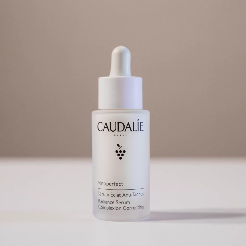 Comment protéger les taches brunes : Caudalie Vinoperfect sérum